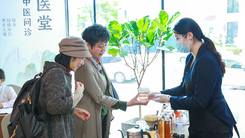 本草四季市集圆满收官 唤醒理想养老生活新活力(图1) 1-240224201442431.jpg