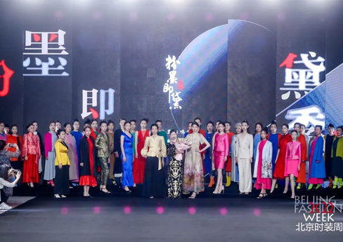 又双叒叕 四季传奇再次助力50+姐姐们圆梦T台